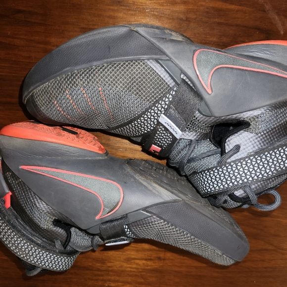 Nike Lebron James Soldier 9 size7Y - Picture 2 of 8